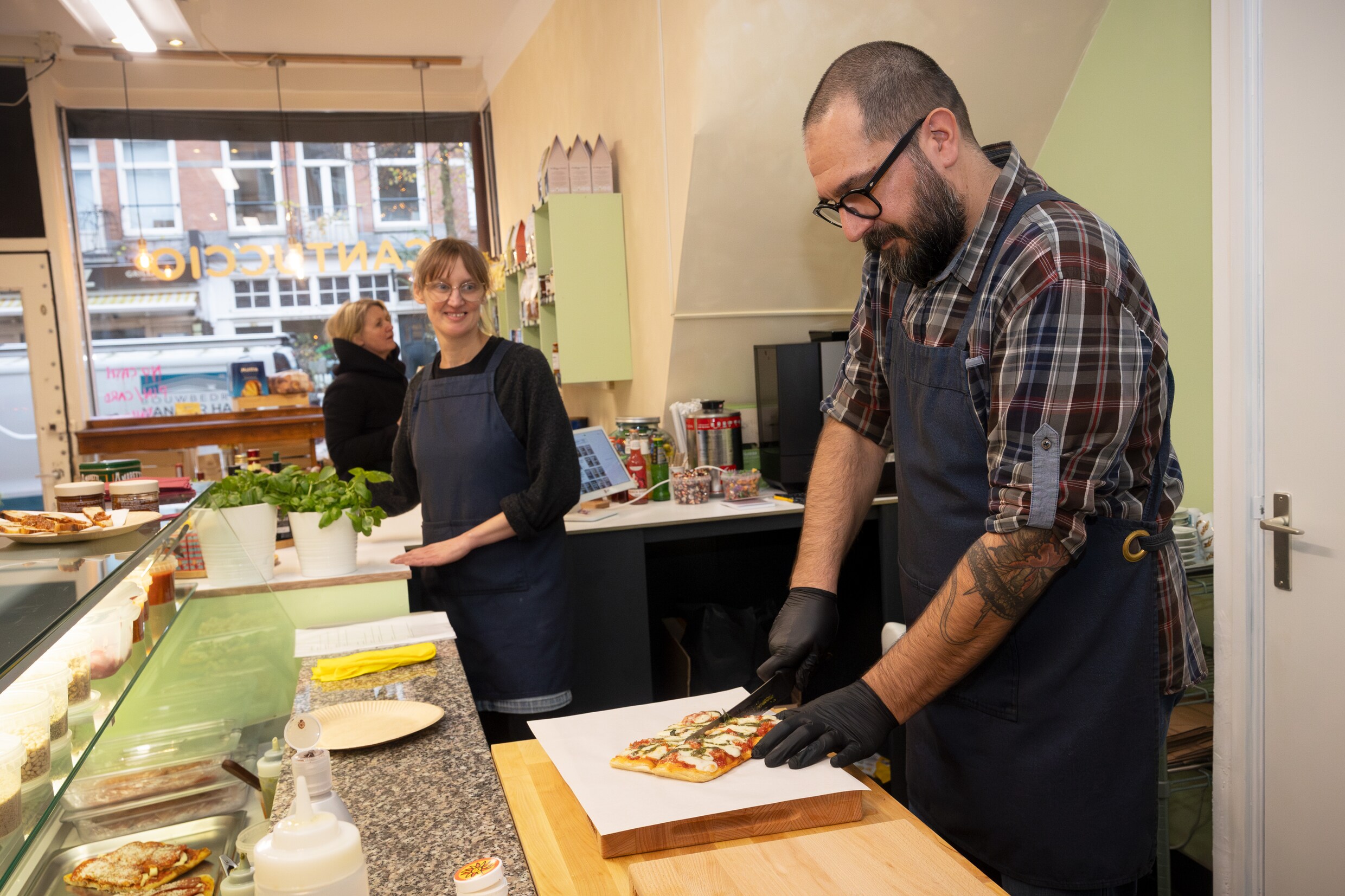 de-pizzaslices-van-de-italiaanse-zaak-cantuccio-zijn-de-nieuwste