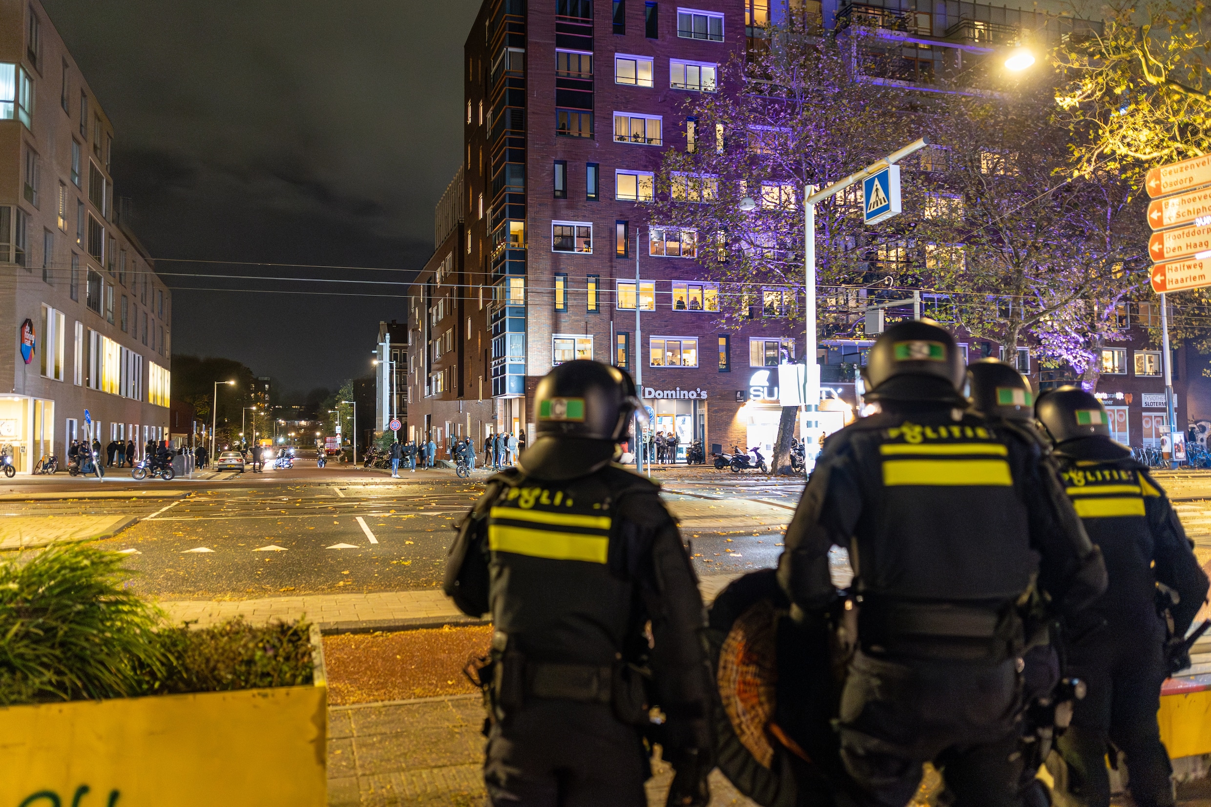 Nog eens twee aanhoudingen voor rellen op Plein ’40-’45 | Het Parool