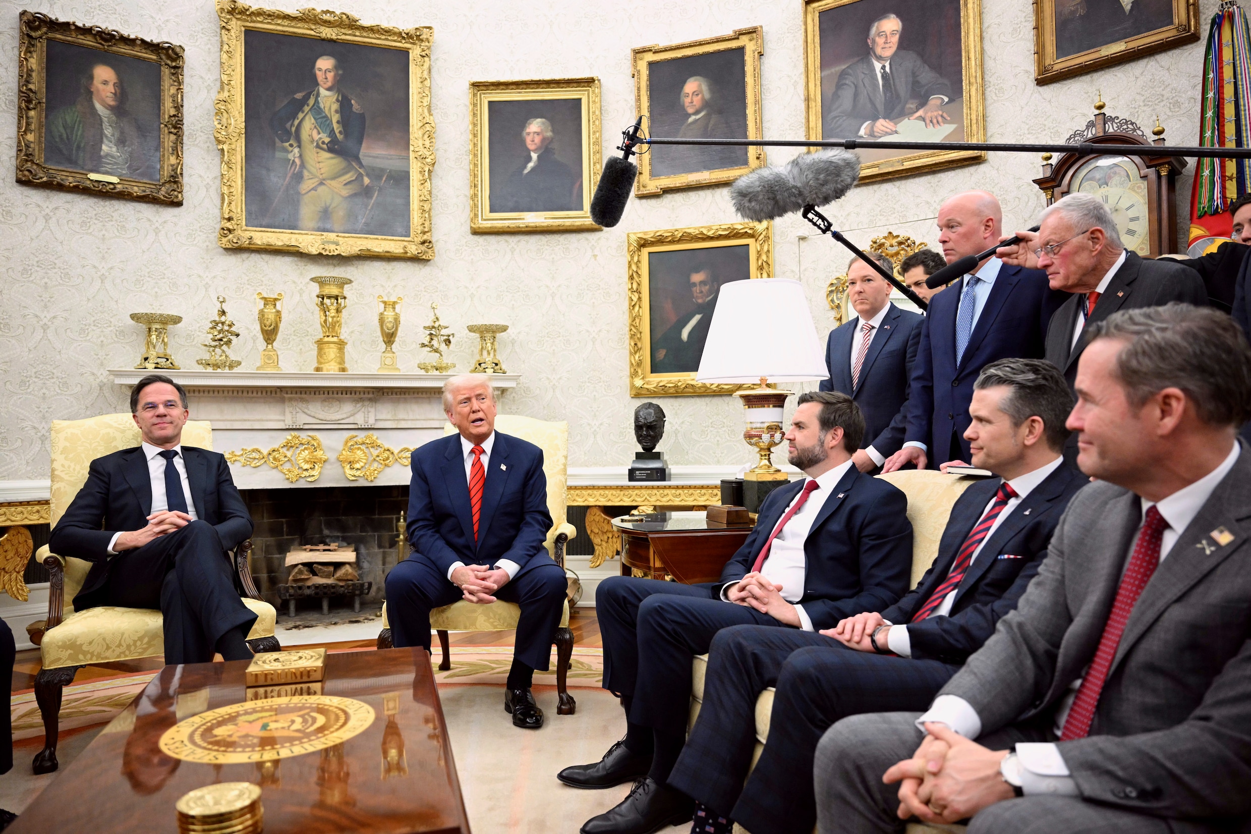 Trump looft goede samenwerking met Rutte bij diens bezoek aan het Witte ...