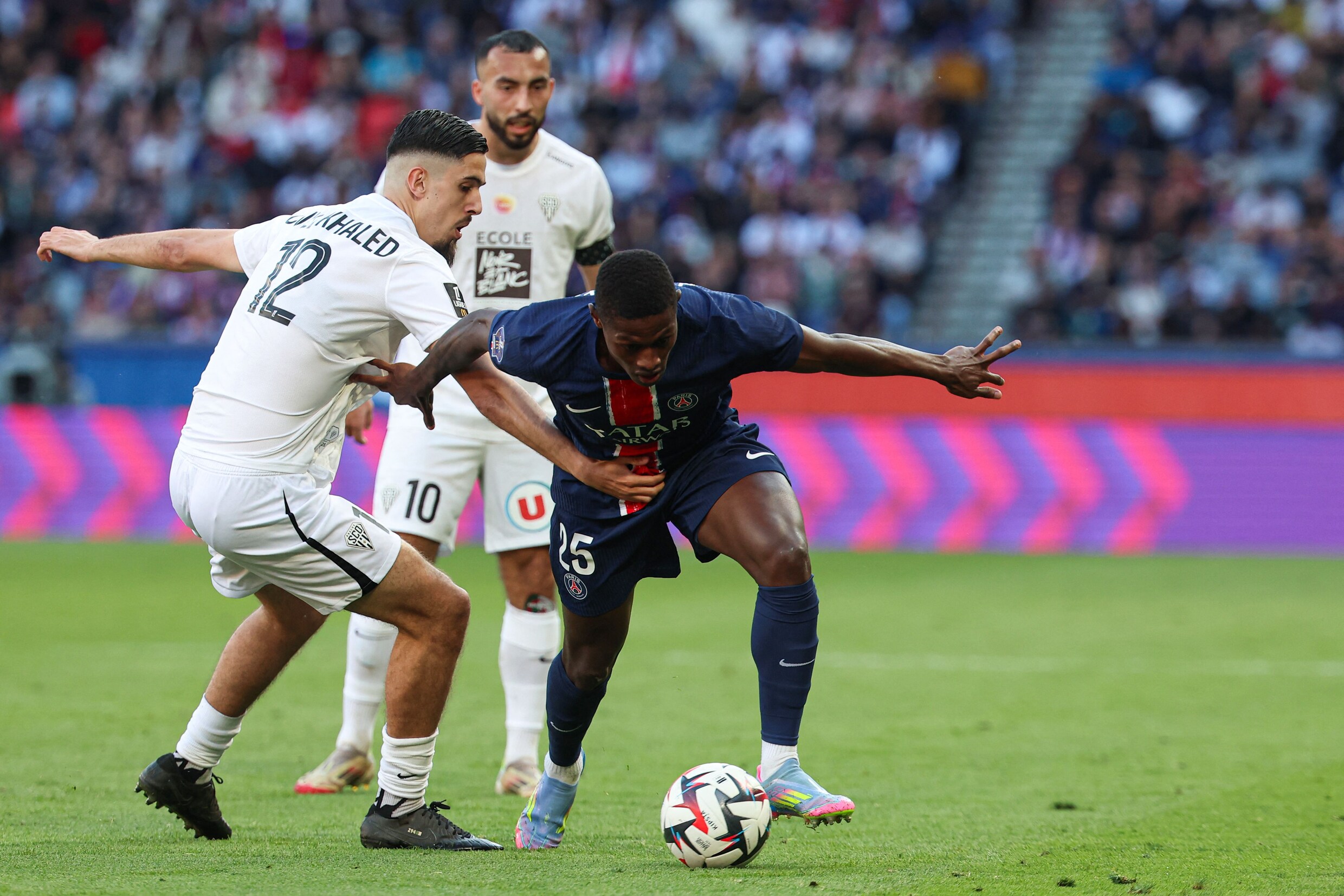 Er komen geweldige verdedigers uit Ecuador, zoals Willian Pacho van PSG ...