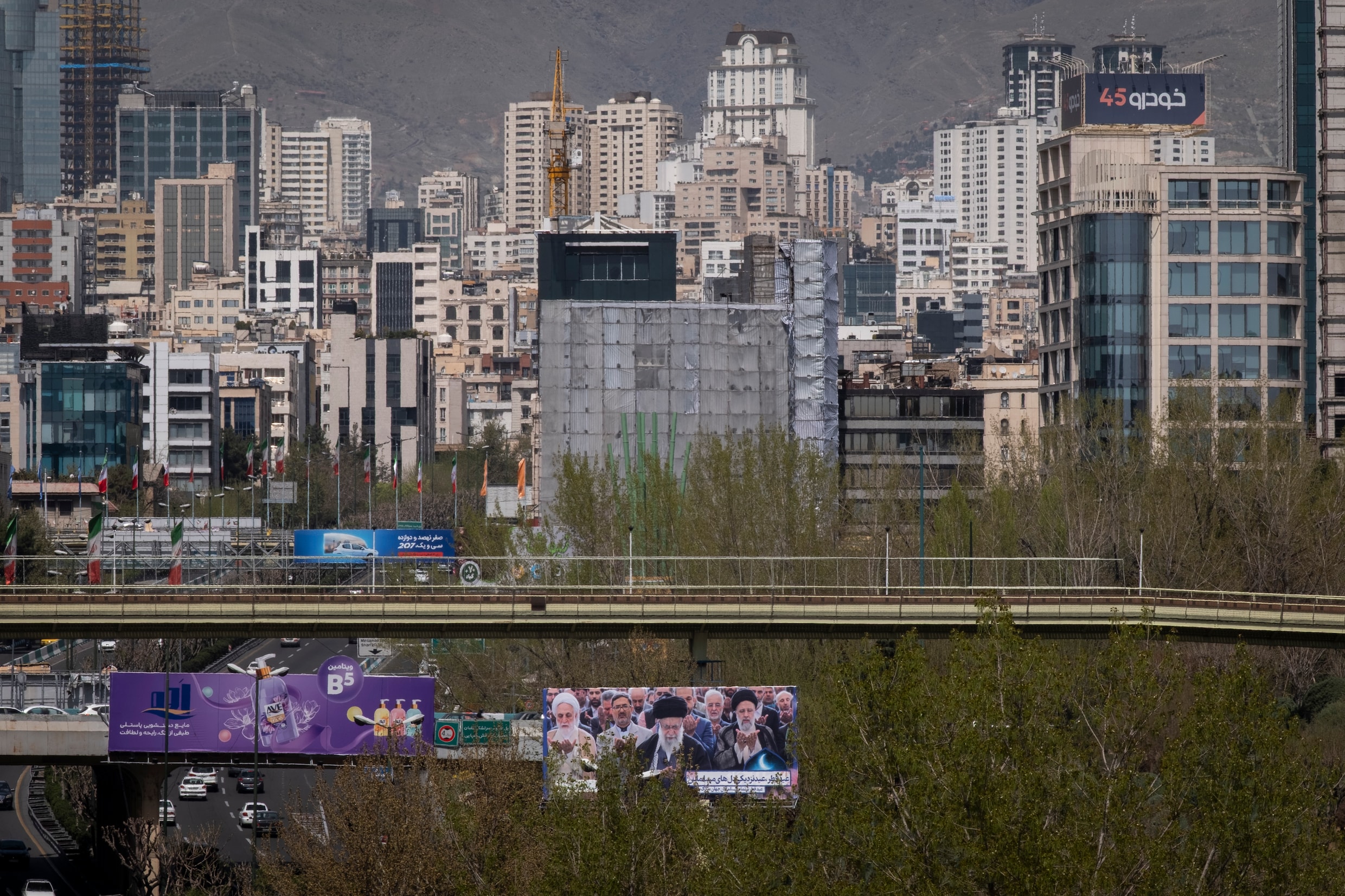 iran-geeft-toe-aan-pestkop-en-gaat-met-vs-om-tafel-voor-nucleair