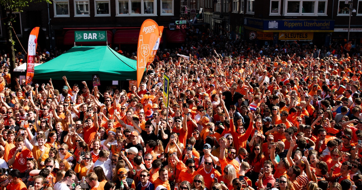 Opinie: ‘Met de strengere regels van Halsema worden op Koningsdag vooral de kleine, spontane straatf