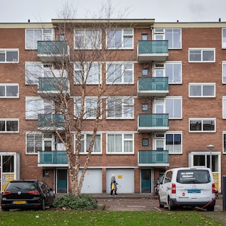 Monumental housing block near Jan Evertsenstraat in Nieuw-West may lose status to allow for demolition