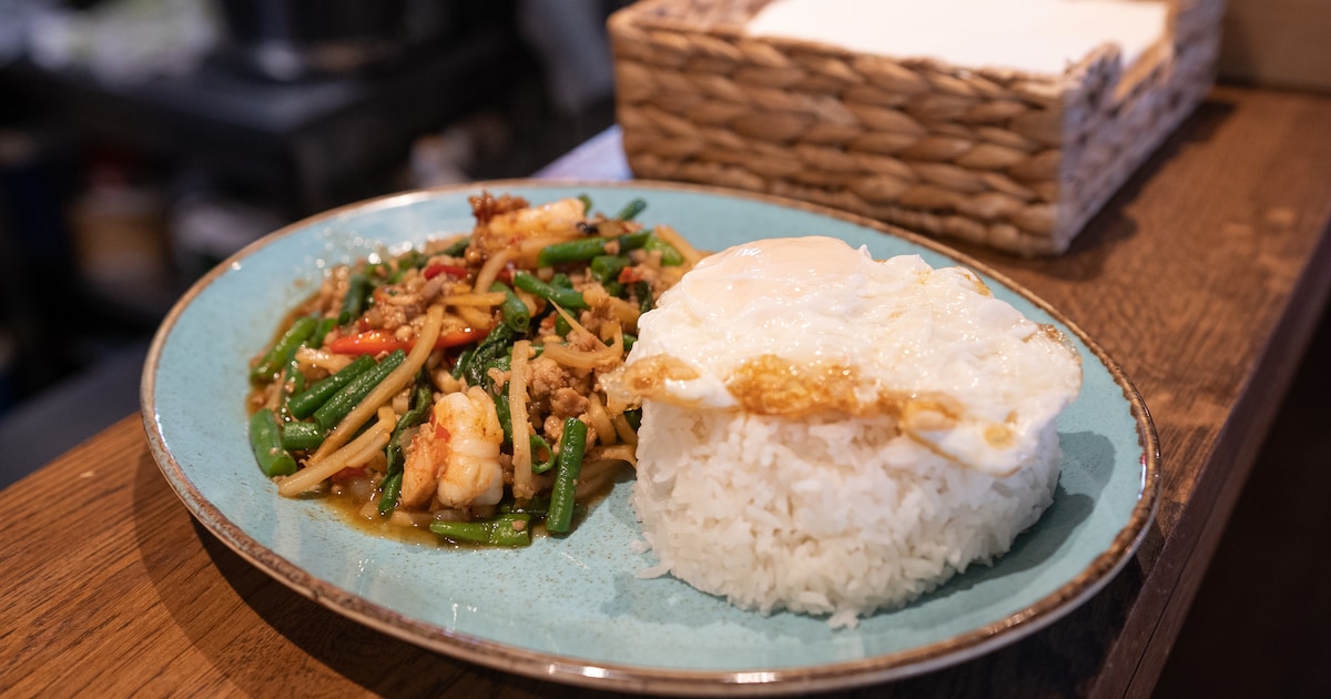 Een rondje door foodcourt Market 27 in metrostation Noord: van Thaise curry tot Loosdrechtse croquet