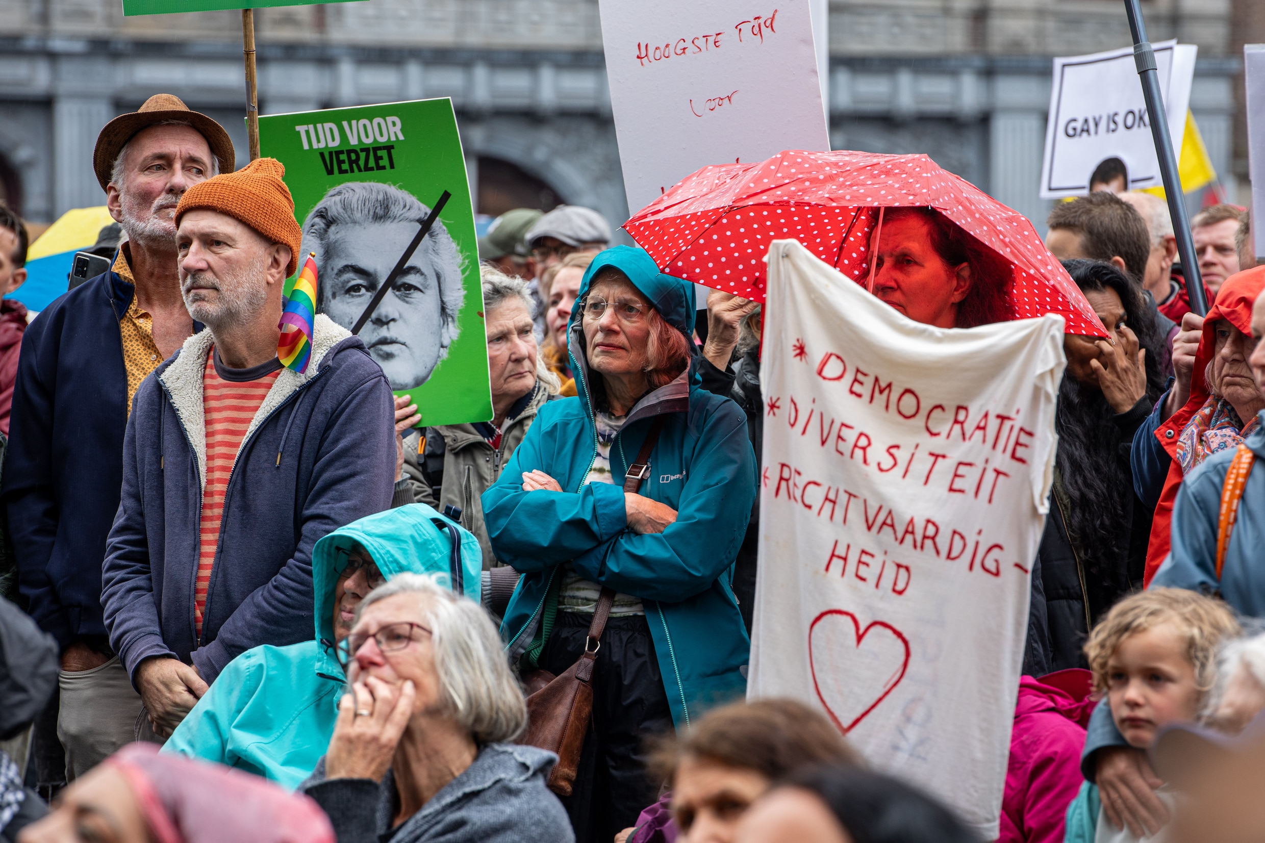 Ruim 15.000 mensen demonstreren in Amsterdam tegen het kabinetsbeleid ...