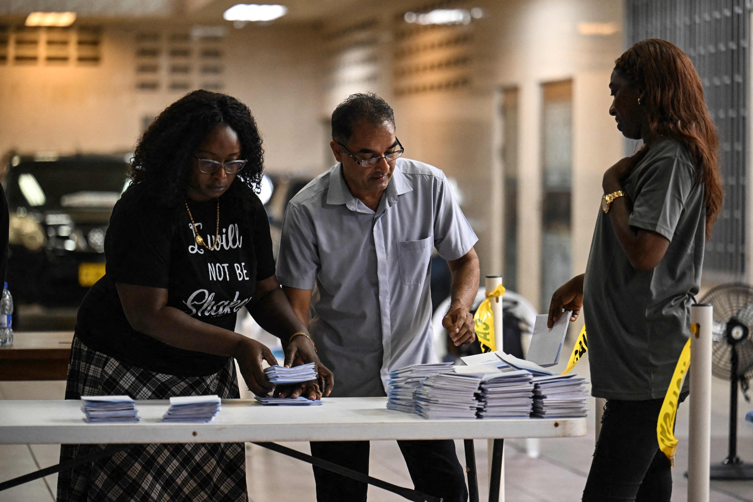 Verkiezingen Suriname: nek-aan-nekrace tussen regeringspartij en oppositie | Het Parool