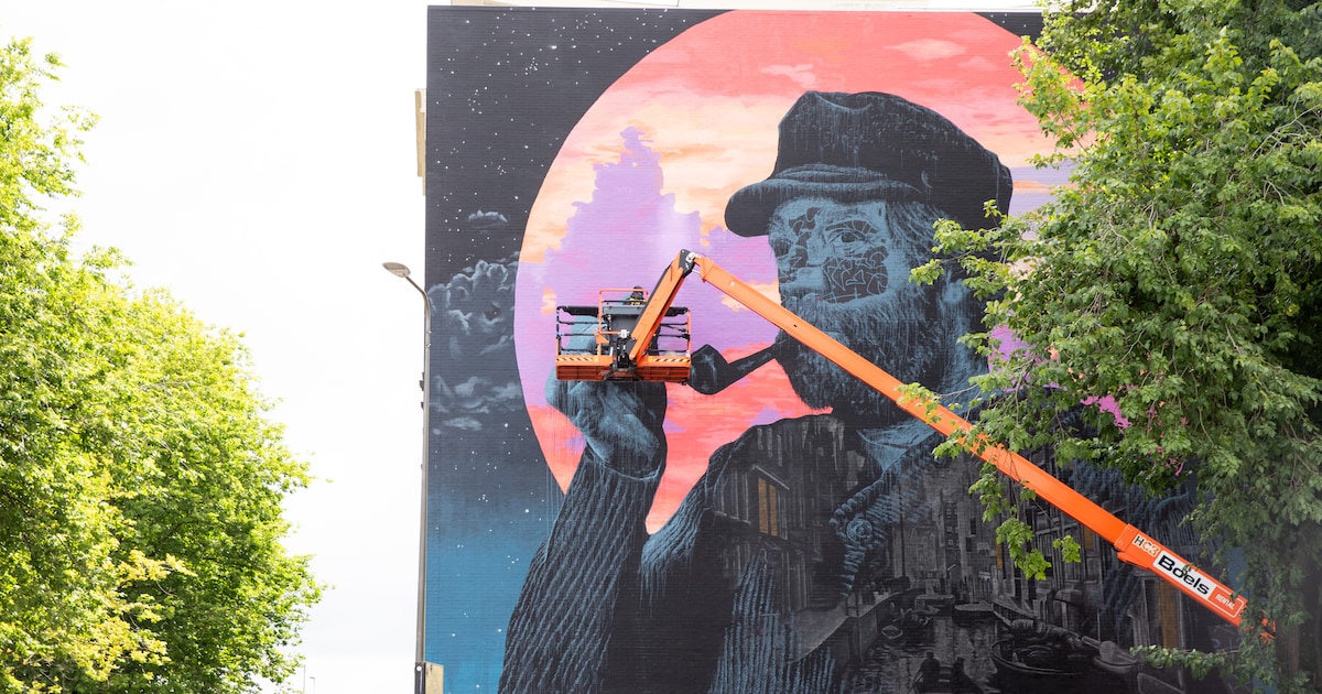 Muurschildering Prins Hendrikkade mag voorlopig blijven: ‘Wat een kerstcadeautje’