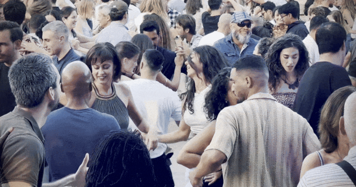 Buiten dansen in Amsterdam: hier gaan in de zomermaanden de voeten van de vloer