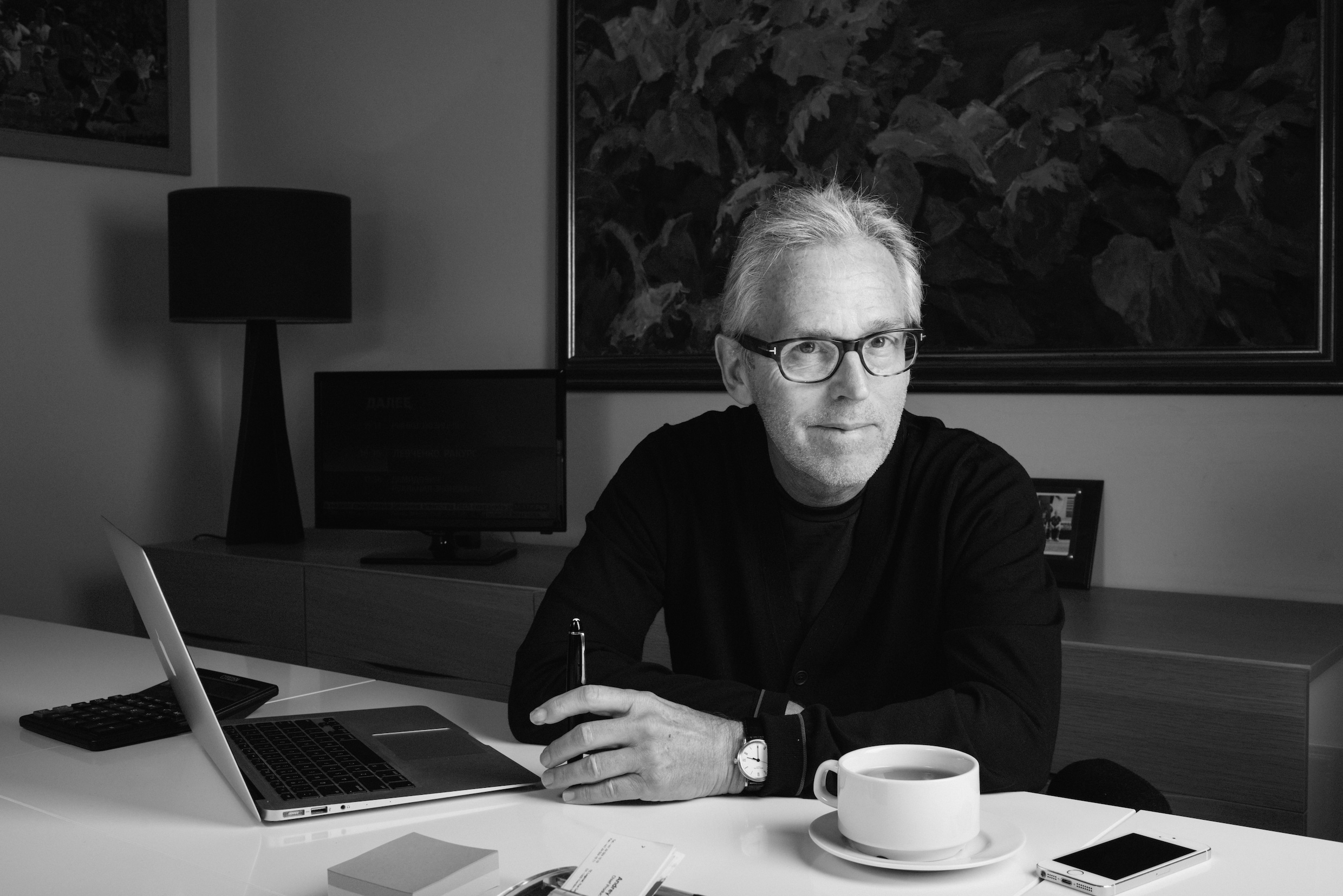 Journalist en ondernemer Derk Sauer (1952-2025) was een moedig en ...