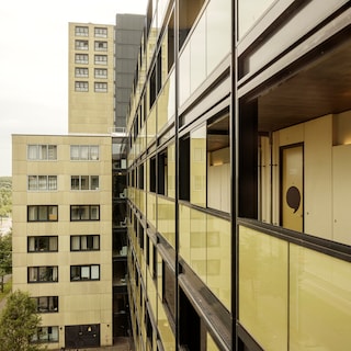 Students break into common areas of Amsterdam-East residential complex and vandalize property in protest against landlord Duwo