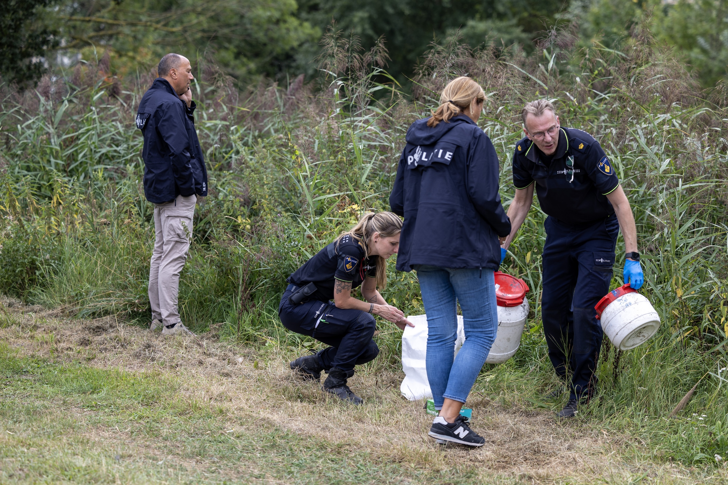 Mes en telefoon gevonden rond COA-locatie waar verdachte moord op Lisa (17)  werd opgepakt | Het Parool