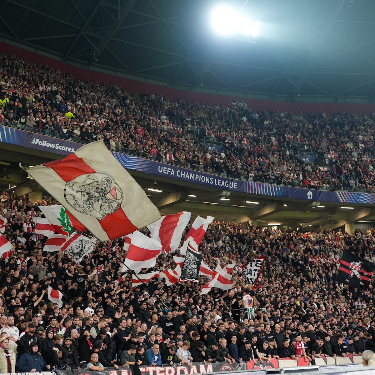 ajaxfans-in-de-johan-cruijff-arena