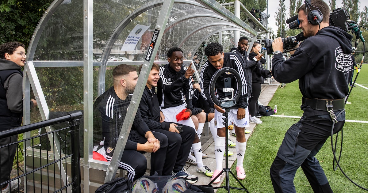 FCF uit Weesp is het eerste Nederlandse socialmediavoetbalteam: ‘Jullie zien thuis ook dat we gewoon