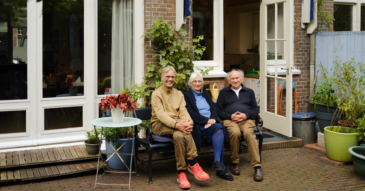 Willemien (87), Kees (91) en Joris (65) wonen al 63 jaar in de Concertgebouwbuurt: ‘In de buurtapp w