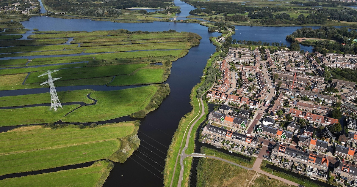 Komt Landsmeer tóch bij de gemeente Amsterdam? Er zijn nog maar twee potentiële fusiepartners over