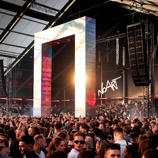 Amsterdam to take action against festival organizer Sona; D66, Volt, and VVD raise questions over hard liquor and cash-paid VIP tables