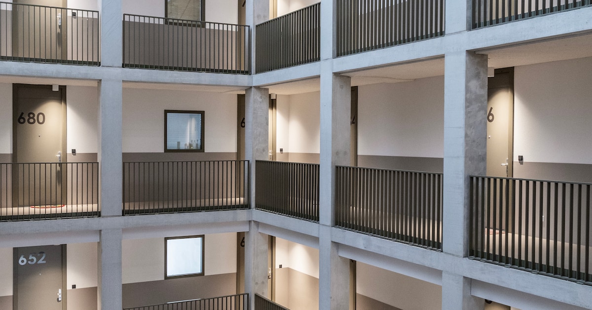 Wooncomplex De Louise in Amsterdam-Noord oogt rigide, maar het geheim zit aan de binnenkant