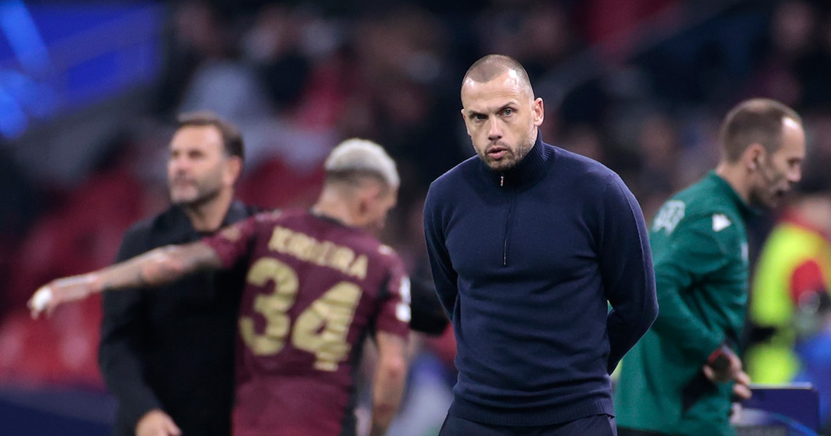 Heitinga’s dagen als Ajaxtrainer lijken geteld, zelf wil hij van geen ...