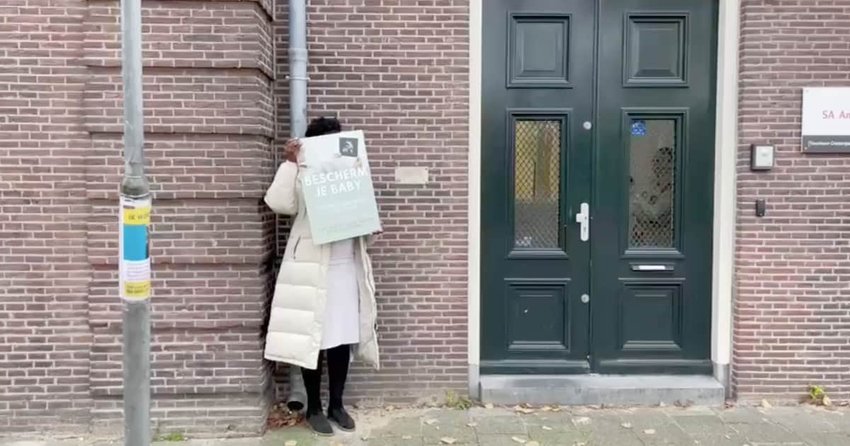 Demonstranten omzeilen bufferzone bij abortuskliniek Sarphatistraat: ‘Heel naar voor de bezoekers en