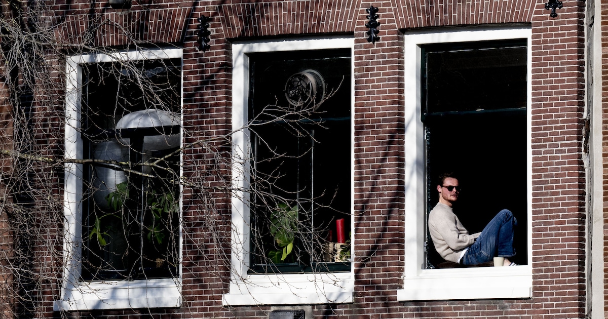 Amsterdam gaat bewoners helpen met doorvalbeveiliging: ‘Uit het raam ...