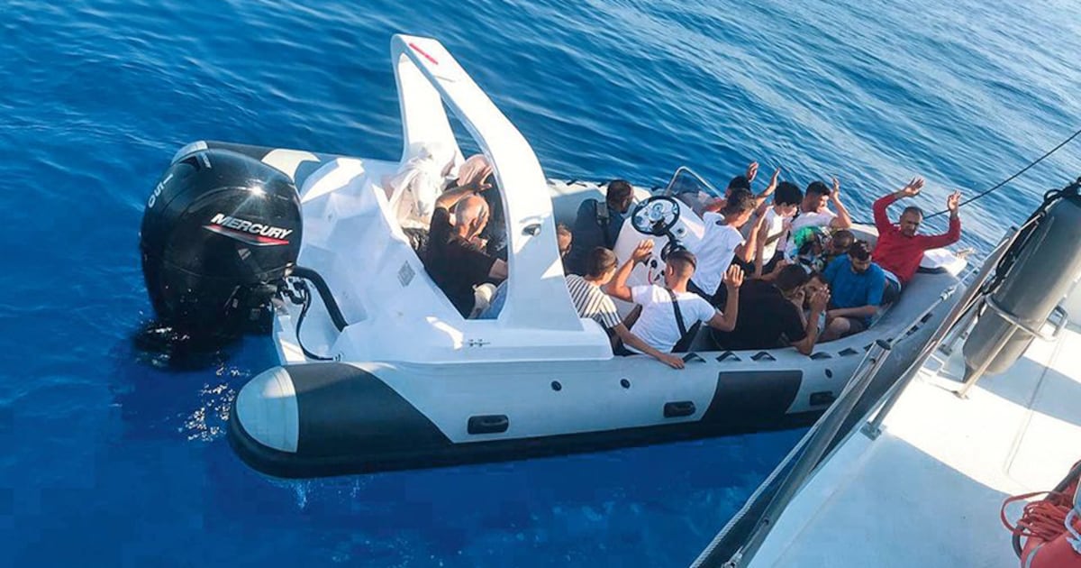 Per speedboot naar Europa: hoe strengere grensbewaking smokkel in de ...