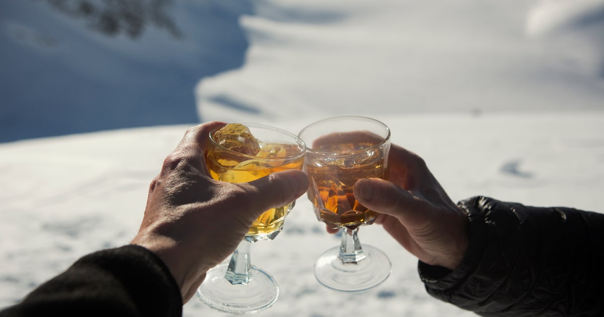 Opinie: ‘Wél drinken op skivakantie? Jokers inzetten tijdens dry january is blijkbaar normaal in Ams
