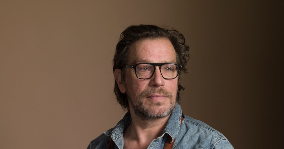 Koos Breukel fotografeert etsdrukker Eric Levert | Het Parool