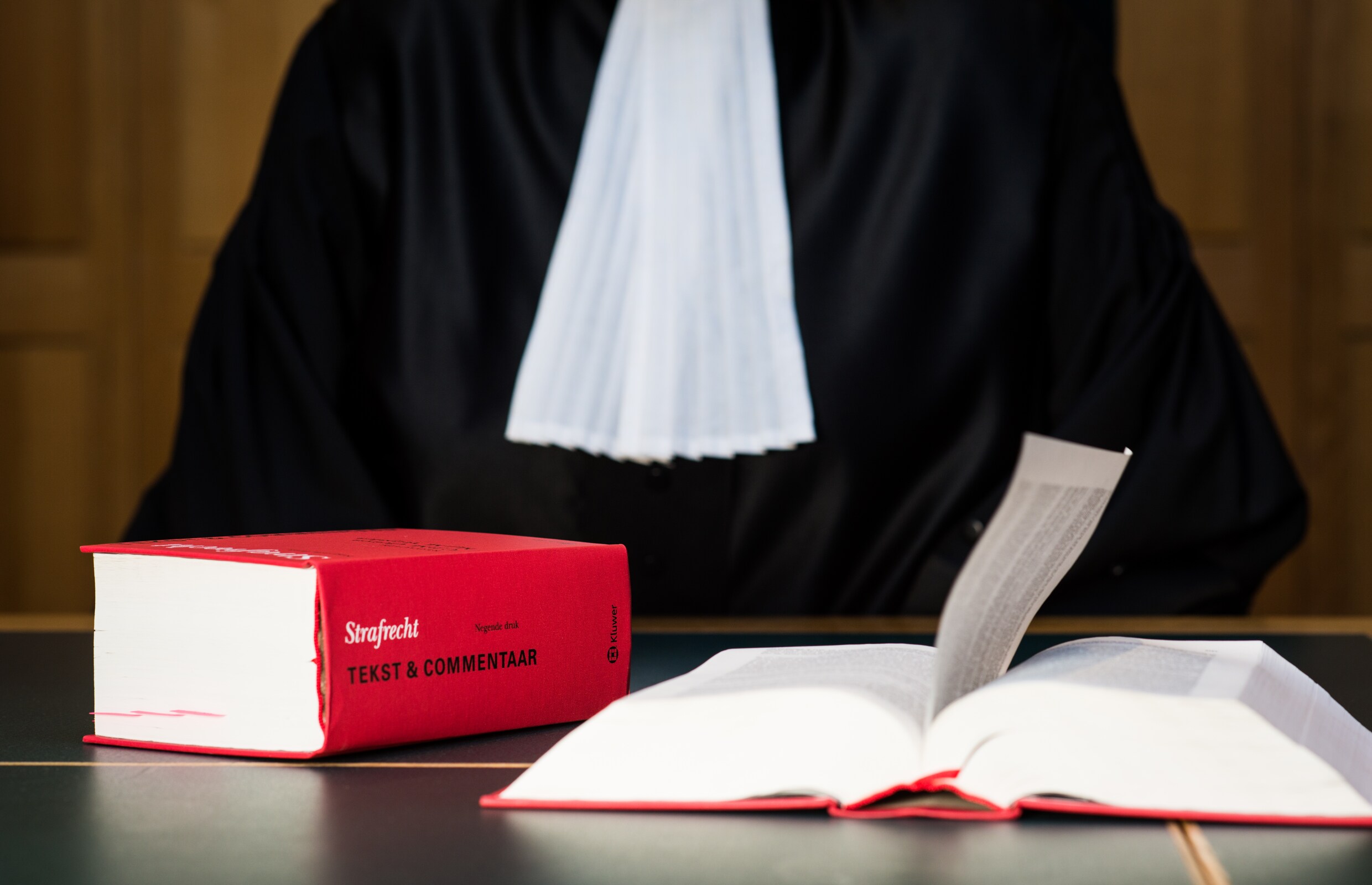 Rechters krijgen handleiding om rechtsstaat in simpele taal uit te ...