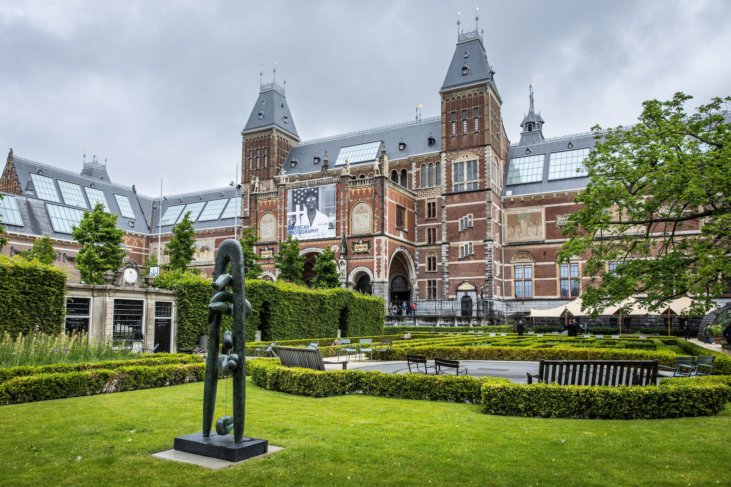 Ridder Rolly, mecenas van het Rijksmuseum, werd miljardair met het ...