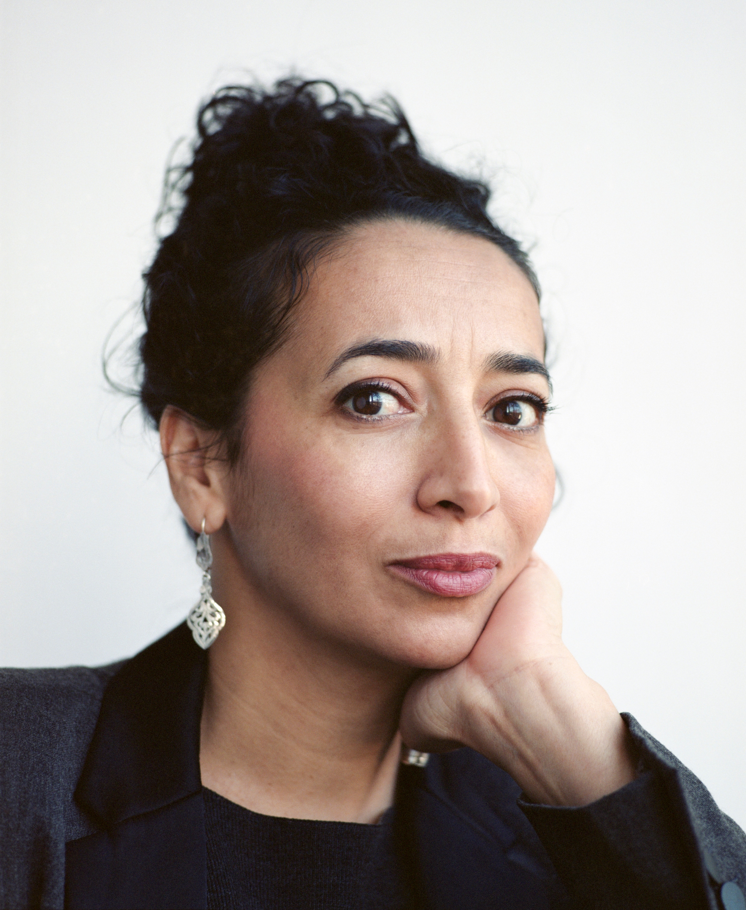 Nisrine Mbarki Ben Ayad (48) is de nieuwe Dichter der Nederlanden: ‘Ik ...