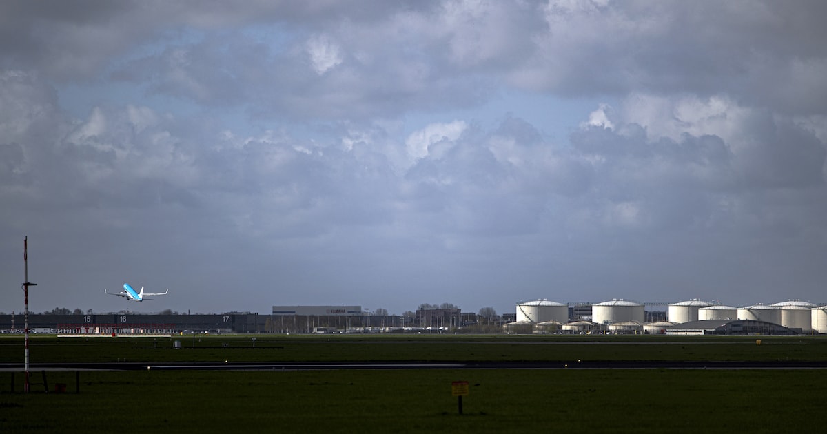Tank 202, vol kerosine, blijkt ingedeukt – hoe Schiphol ontsnapte aan een ramp (en wat een stukje sc