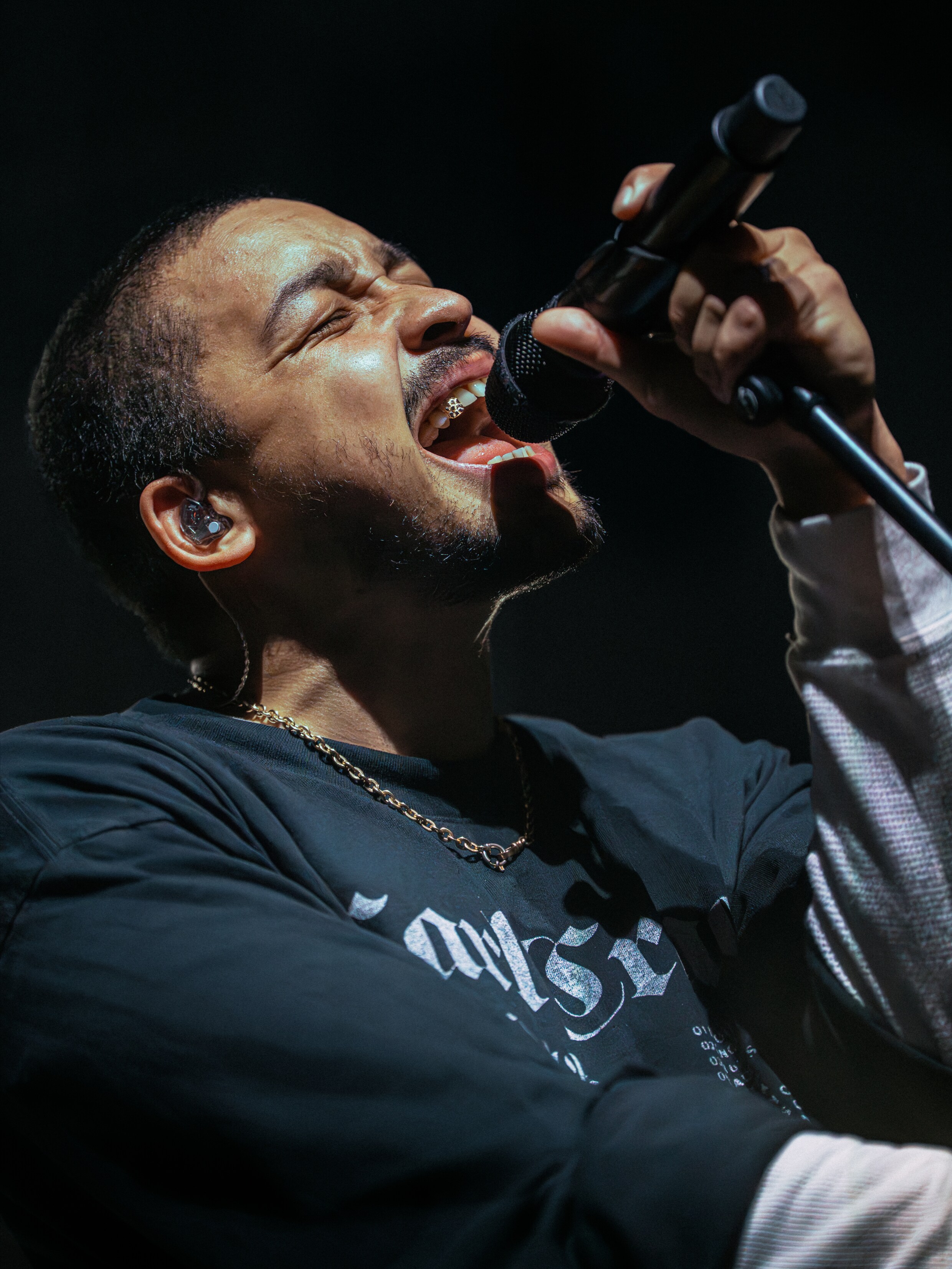 Recensie: Dijon zet in Paradiso een ontzettend knap concert neer, met ...