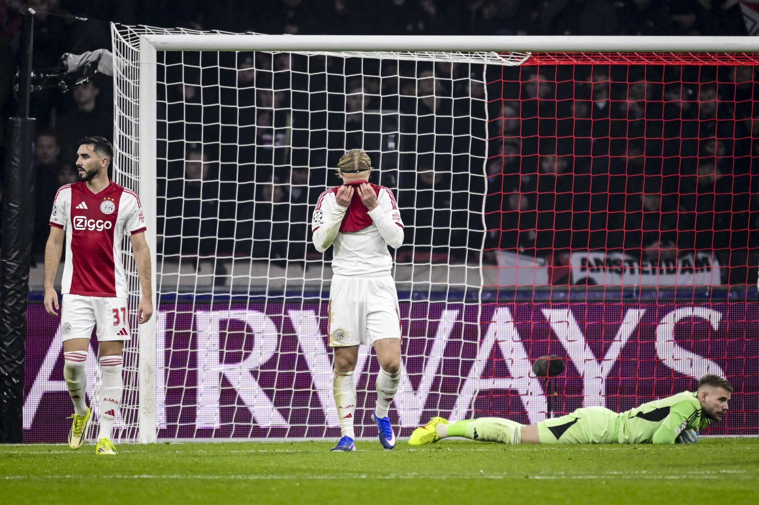 Doek valt definitief voor Ajax: gebreken komen ook tegen Olympiakos ...
