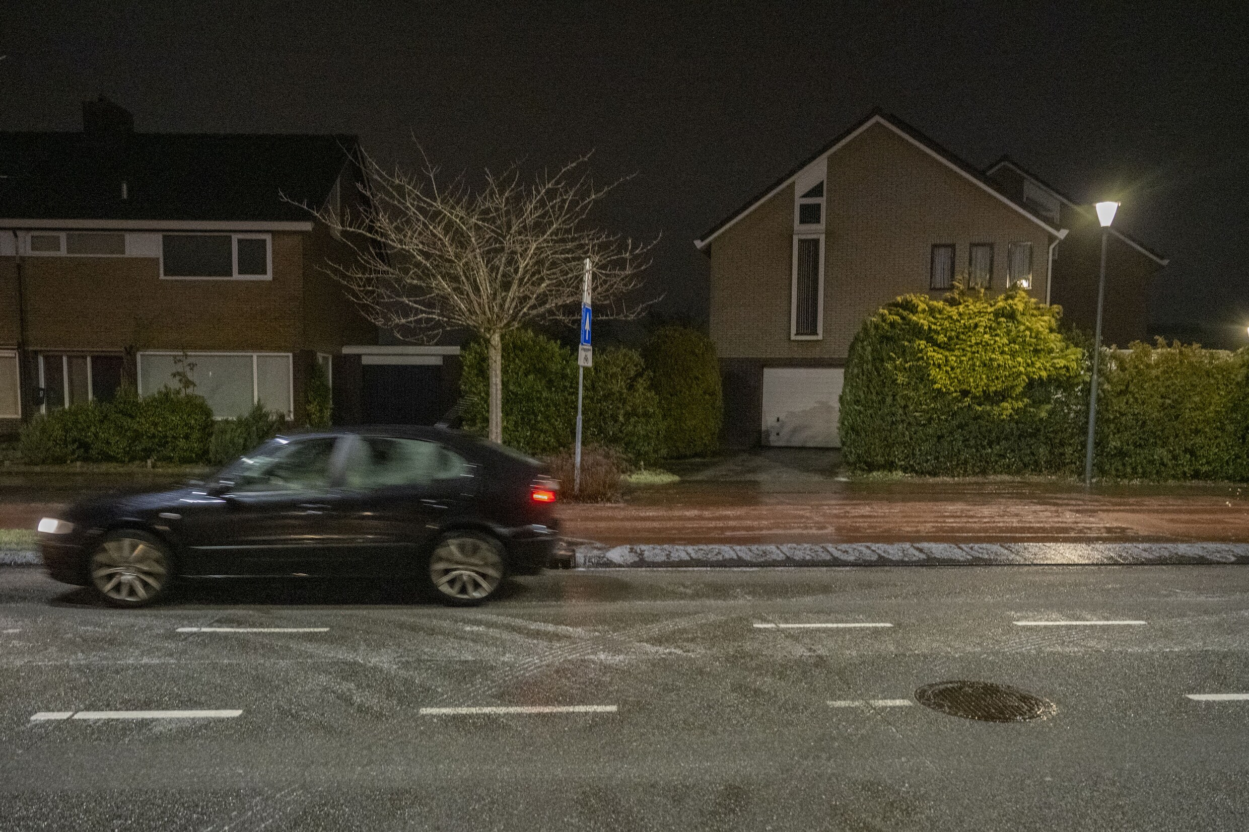 Code rood in Noord-Nederland vanwege ijzel voorbij, treinen rijden weer ...