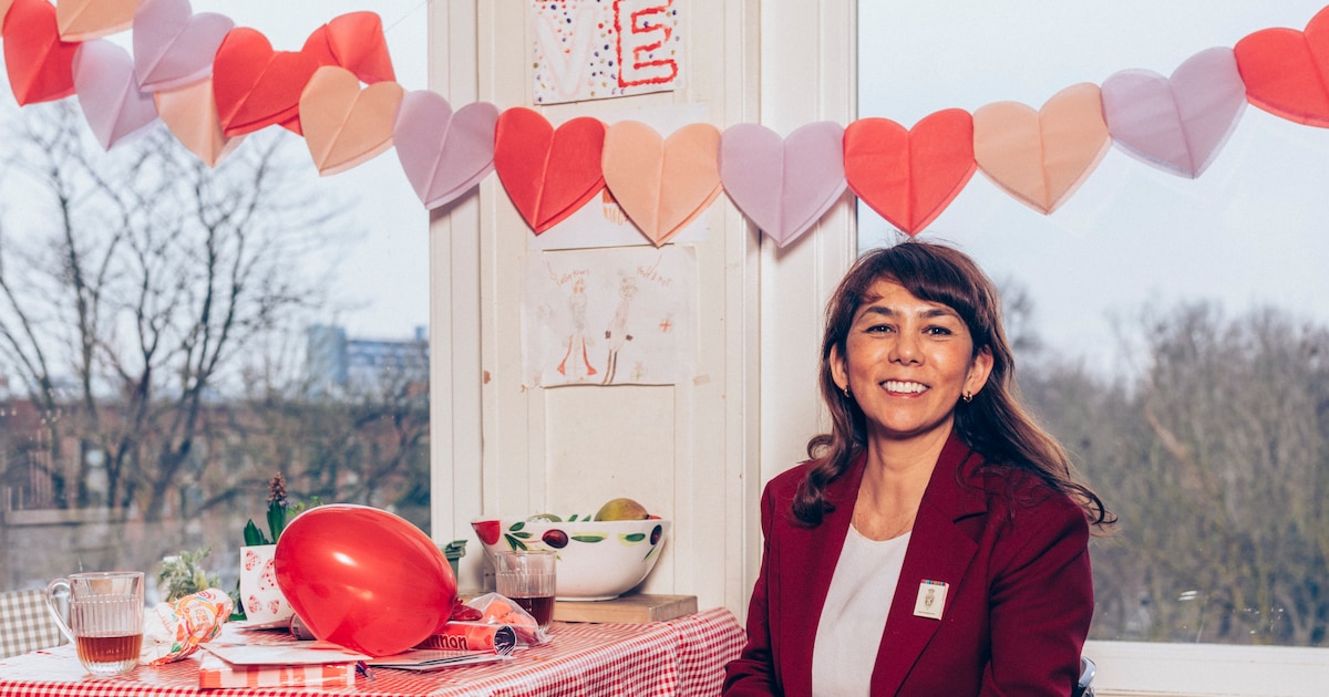 Eerste Kamervoorzitter Mei Li Vos (55) is nu ook juf in West: ‘Een klas leiden is als het temmen van