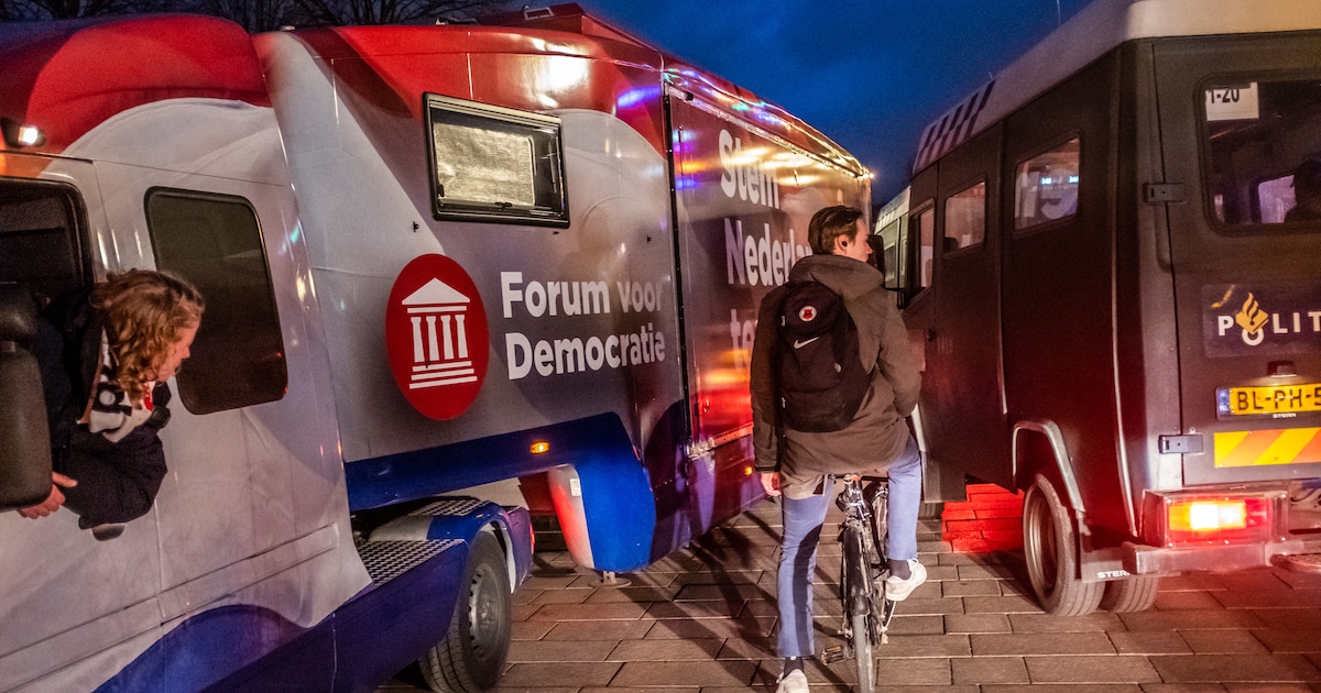 Na rel bij AT5 willen partijen Forum voor Democratie uit debatten weren: ‘Als je ze een podium geeft