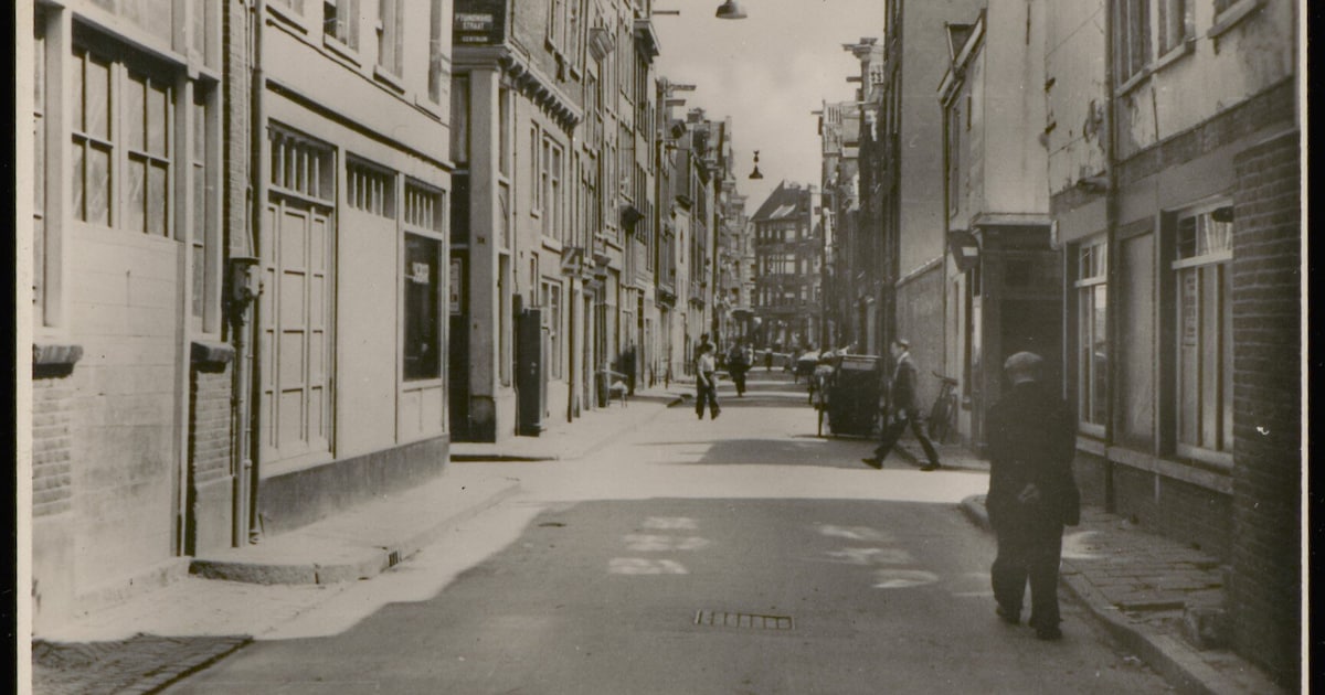 In dit pand in de Tuinstraat zat ooit een door Jordanezen belaagd boekwinkeltje