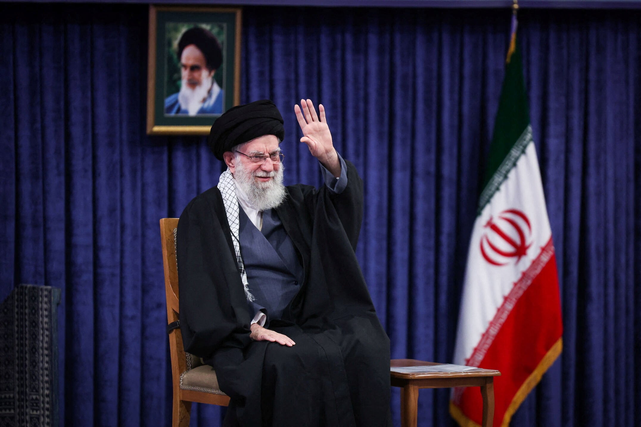 De onbetwiste macht van ayatollah Ali Khamenei: hoe Iran werd gevormd ...