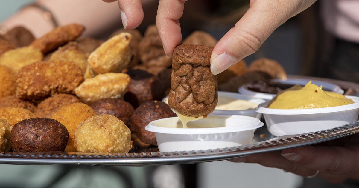 Opinie: ‘Ben jij ook vegetariër en wil je iets doen voor de dieren die je zo zielig vindt? Eet dan h