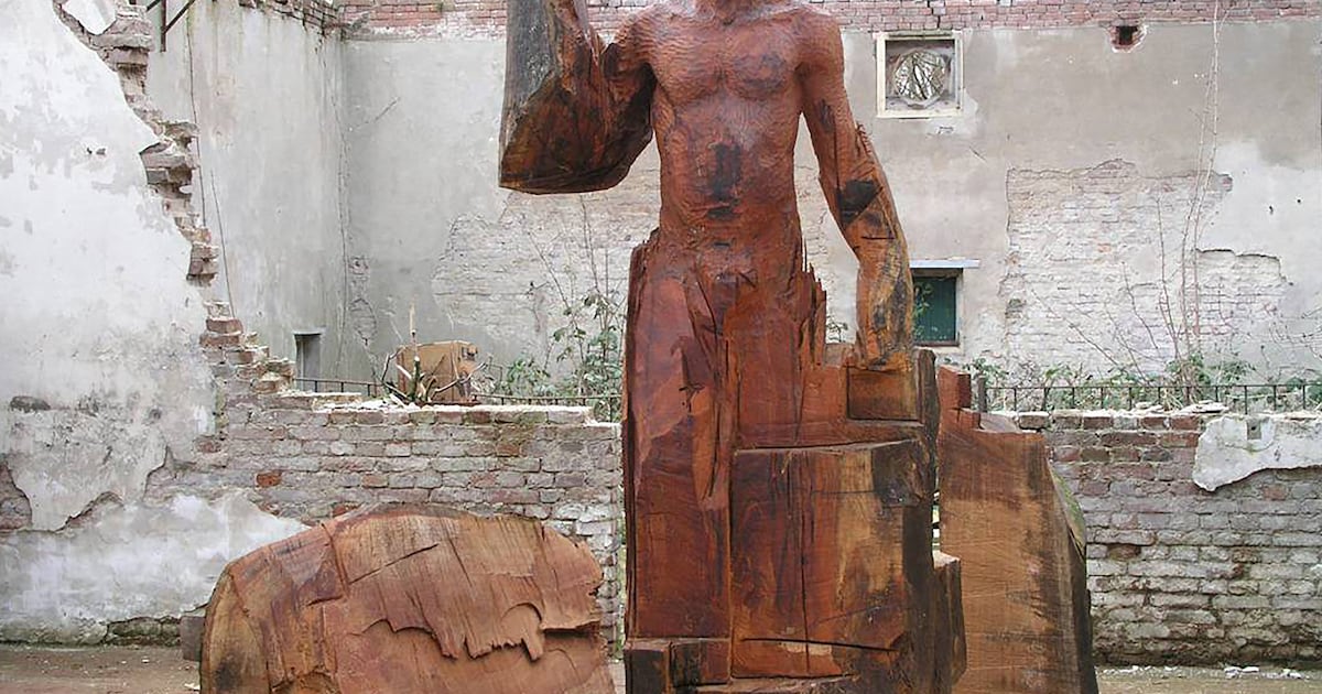 Opinie voormalig stadsdeelvoorzitter Zuidoost: ‘Dit beeld van Anton de Kom was niet mijn keuze, maar