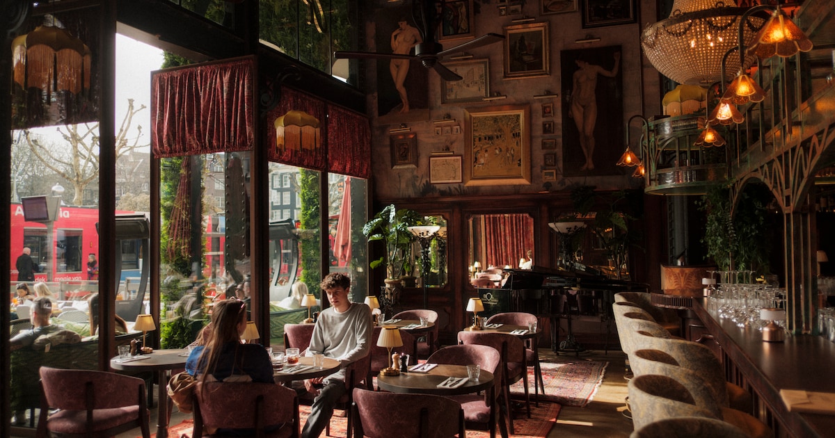 De bistroklassiekers van Chez Van Rijn op het Rembrandtplein zijn ook aantrekkelijk voor Amsterdamme