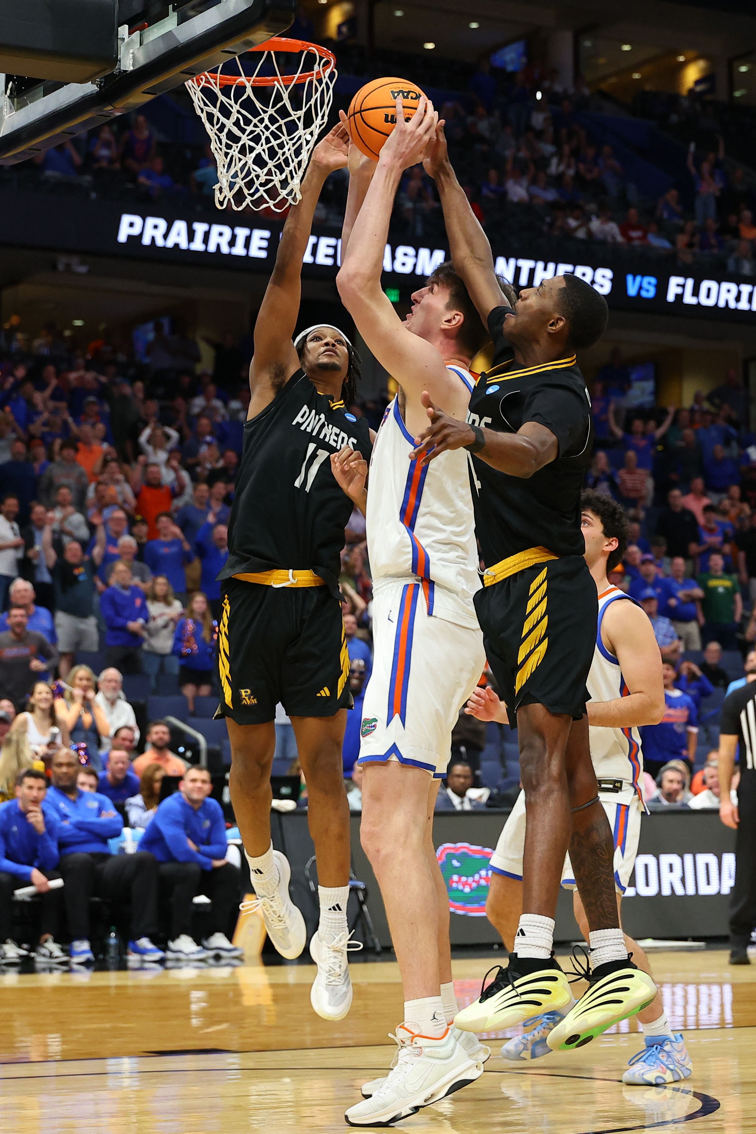 Is Olivier Rioux met zijn 2,36 meter te lang voor basketbal? | Het Parool