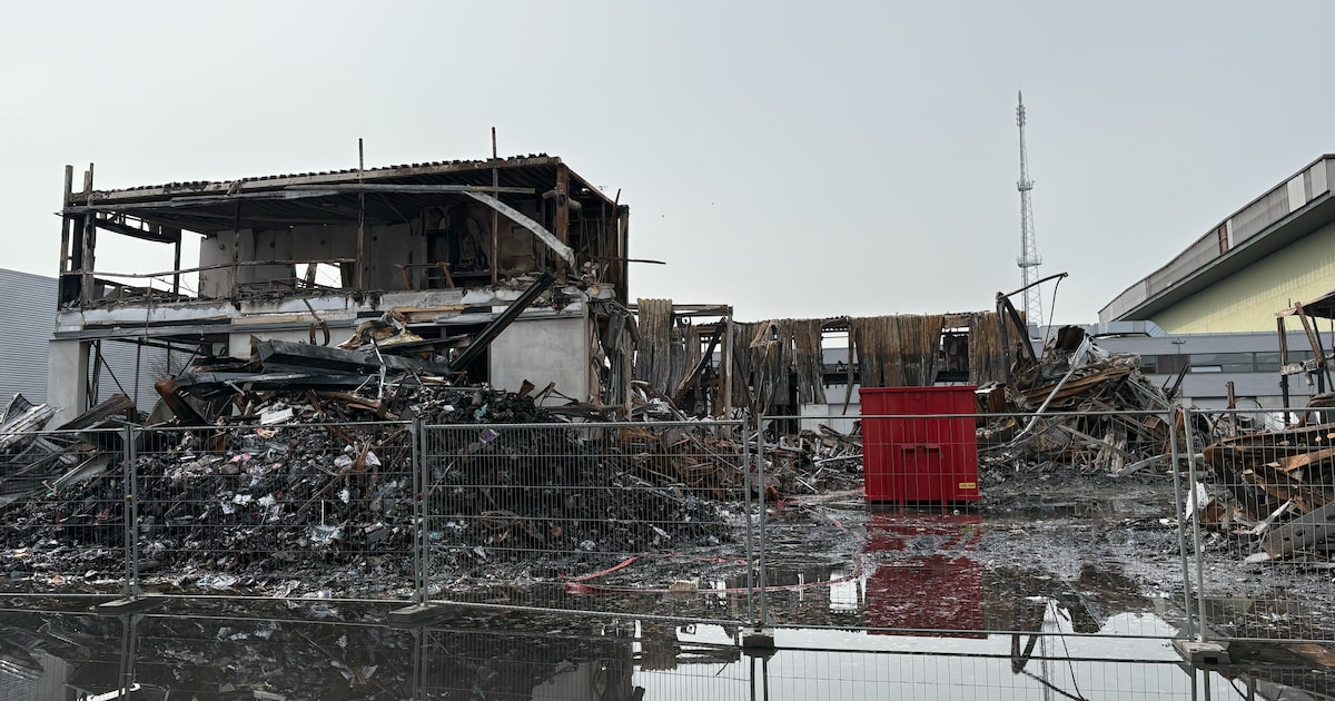 Idea Books distribution centre goes up in flames following fire at Amsterdam scooter company: ‘A few