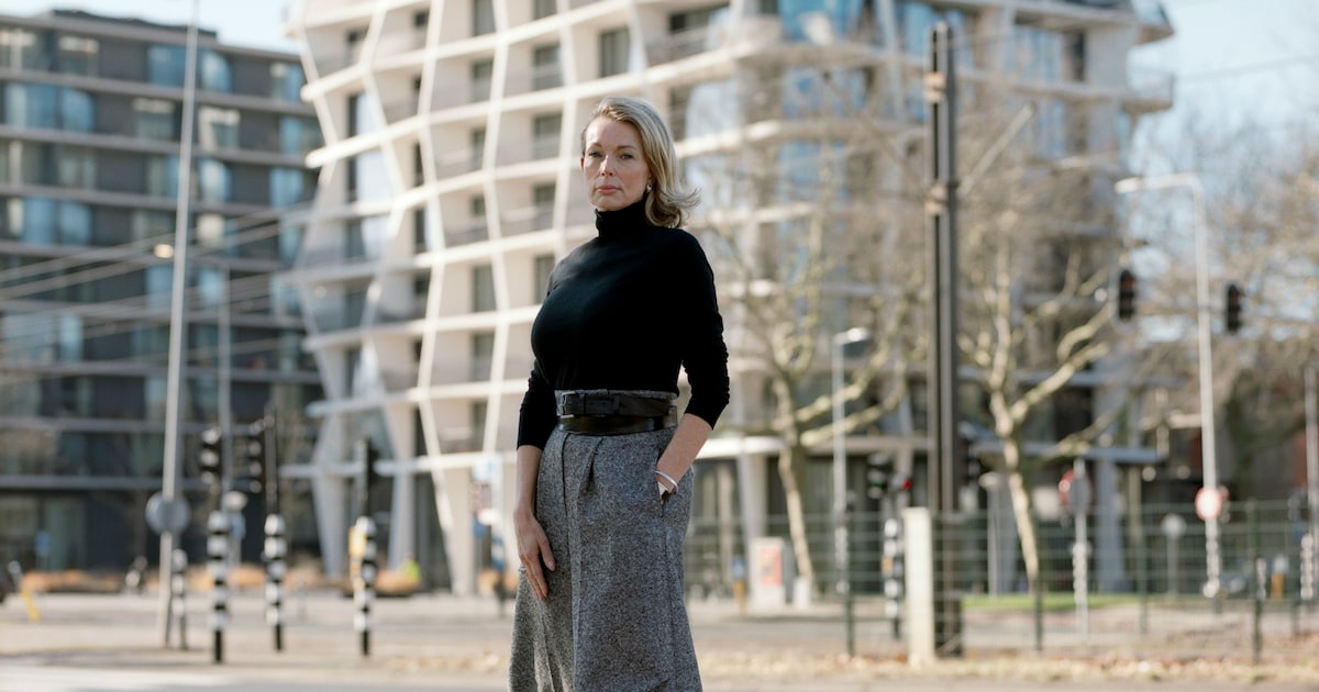Karina Nippérus is makelaar voor ‘bemiddelde’ Amsterdammers: ‘De oplossing voor stijgende prijzen li