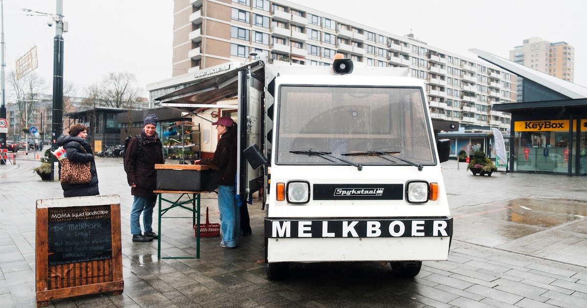 Mee met de rijdende Moma-melkwagen voor lokale, biologische zuivel, nu ook in Nieuw-West: ‘Alleen me