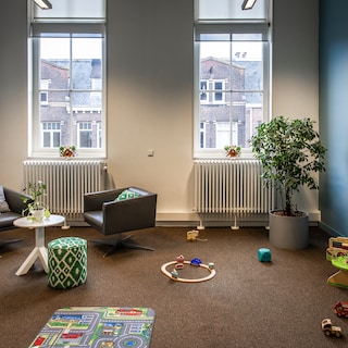 Veilig Thuis Amsterdam still takes five times longer to assess reports than legally permitted
