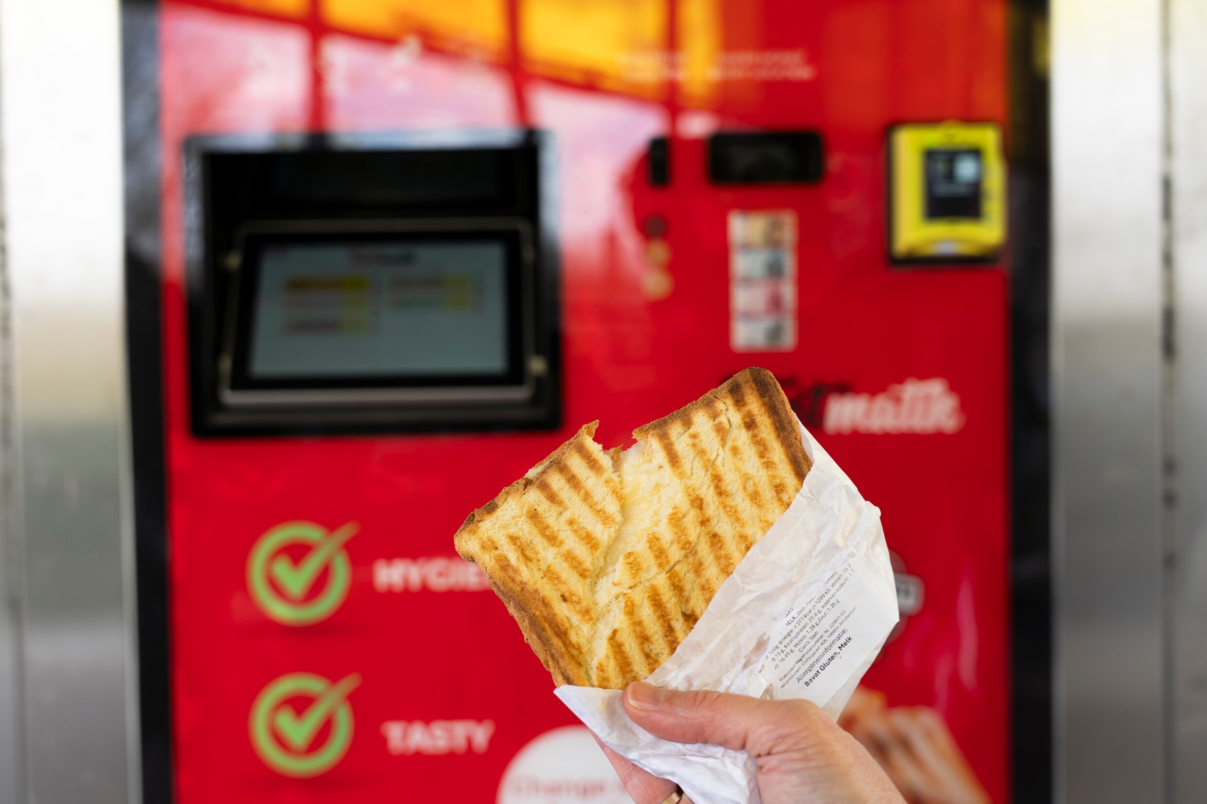 Can plaatste tostiautomaten op zes Amsterdamse metrostations ...