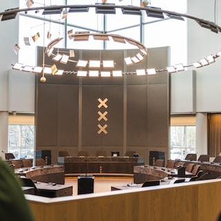 Protesters removed from council chamber after displaying pro-Hamas banner: Halsema calls it an ‘absolute disgrace’