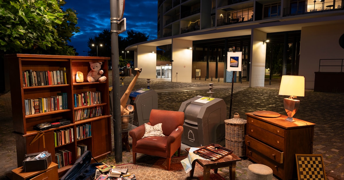 Het interieur van de straat: Boris Suyderhoud maakt decors van het Amsterdamse grofvuil in 17 buurte