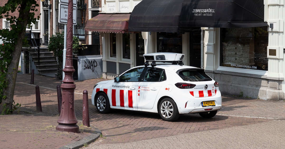 Opinie: ‘Hoezo controleert de gemeente Amsterdam een kwartier voordat betaald parkeren verloopt?’